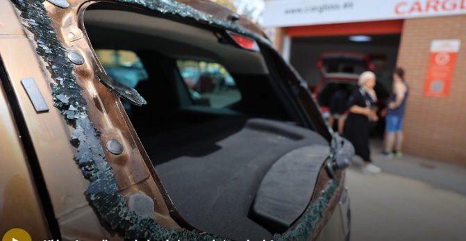 Carglass dimensiona la catástrofe vivida en Castellón en los últimos días: "Estamos colocando lunas a una media de diez coches reparados por hora"