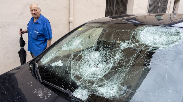 "Era increíble, caían bolas de billar a toda velocidad, menos mal que los parabrisas están bien hechos y aguantan estas bestialidades"