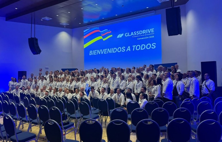 "Normal que los que mandan en Glassdrive hagan convenciones de lujo como la de Granada, si a los talleres nos cobran hasta por respirar"