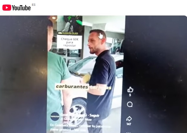 ...Y lo que faltaba en el sector de lunas era la ¡carta-menú de regalos! entregado al cliente como si estuviera en un restaurante